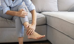 Svalové kŕče sa objavujú náhle a sú sprevádzané intenzívnou bolesťou