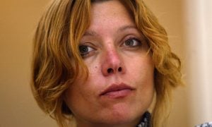 žena