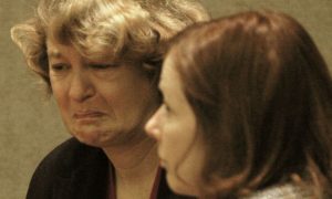žena