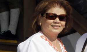 žena