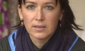 žena