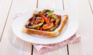 Toast s kurčaťom sečuan