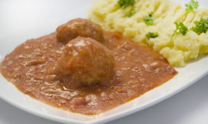 Mäsové guľky v paradajkovej omáčke
