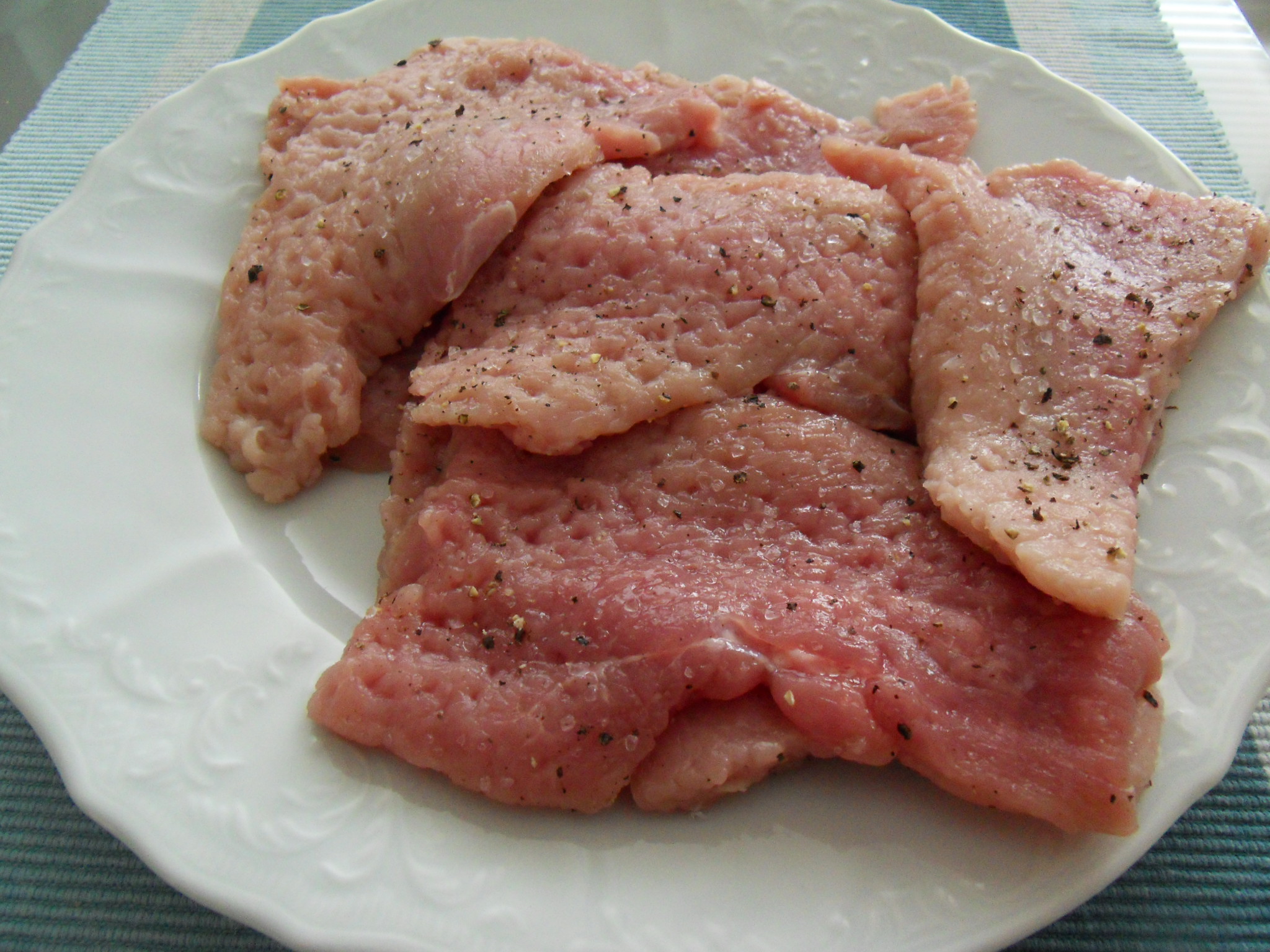 Zapečené bravčové mäso s čerstvým špenátom