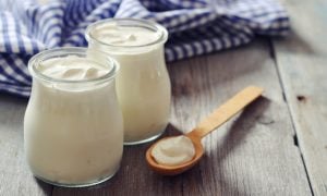 Domáci grécky jogurt vo fľašiach