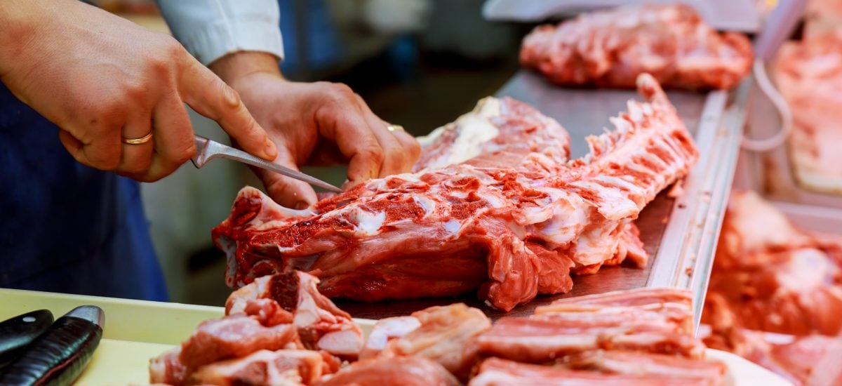 Krájanie bravčového mäsa