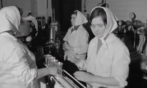 Výroba pomarančového džúsu v roku 1970