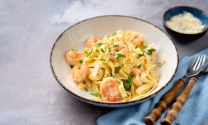 tagliatelle s krevetami
