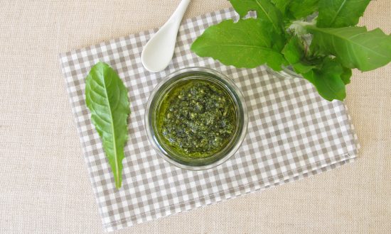 Zelené bylinkové pesto s púpavovými listami