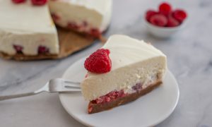 malinový cheesecake
