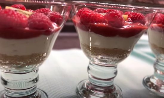 jahodový cheesecake v pohároch