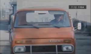 automobil Škoda, červené auto