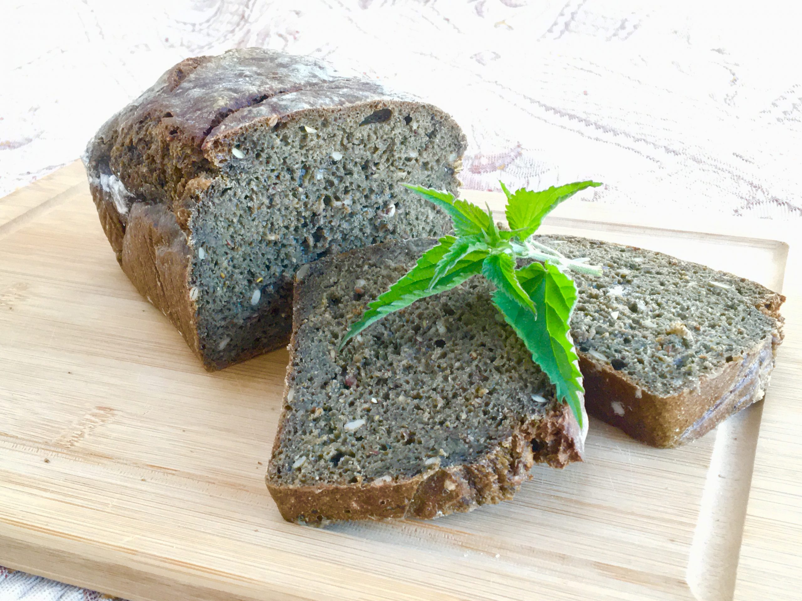 Kváskový chlieb so žihľavou očarí už len pri pohľade naň (Zdroj: Plnielanu.sk/Veronika)