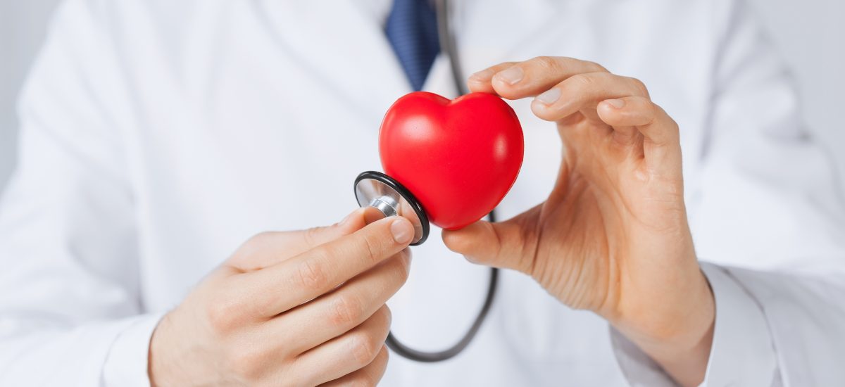 doktor naznačuje vyšetrenie srdca