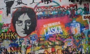 john lennon citáty - spevák na grafike na múre
