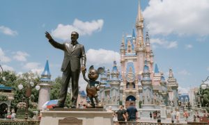 Walt Disney a Mickey Mouse ako socha