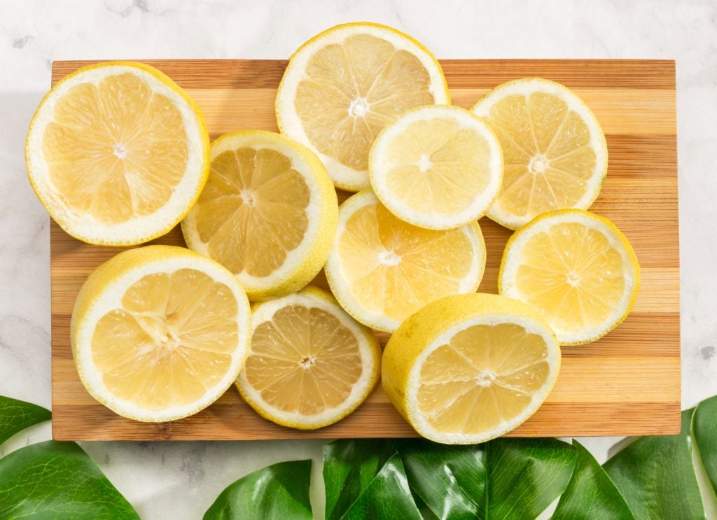 nakrájané plátky citróna
