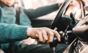 Seniori a šoférovanie