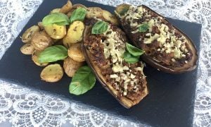 Zapekaný baklažán s olivovou tapenádou a pečenými zemiakmi, Fotorecept