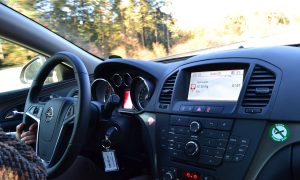 interiér auta a motorizované vtipy