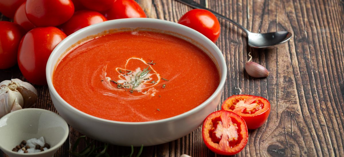 jednoduchá paradajková polievka s krémovou konzistenciou