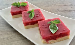 Bezlepkový piškótový koláč s ríbezľovou želatínou, Fotorecept