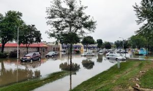 zrážky a záplava ojazdeného auta v meste
