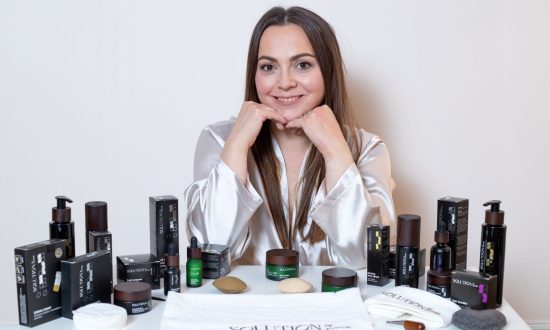 Kolekcia SOLUTION by KVITOK® z prírodných bylín a kvetov rozžiari vašu ženskosť. Doprajte si tieto sviatky výnimočnú starostlivosť, s ktorou rozkvitnete do krásy.