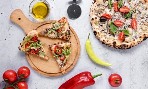 upečená nadýchaná fit pizza so zeleninou