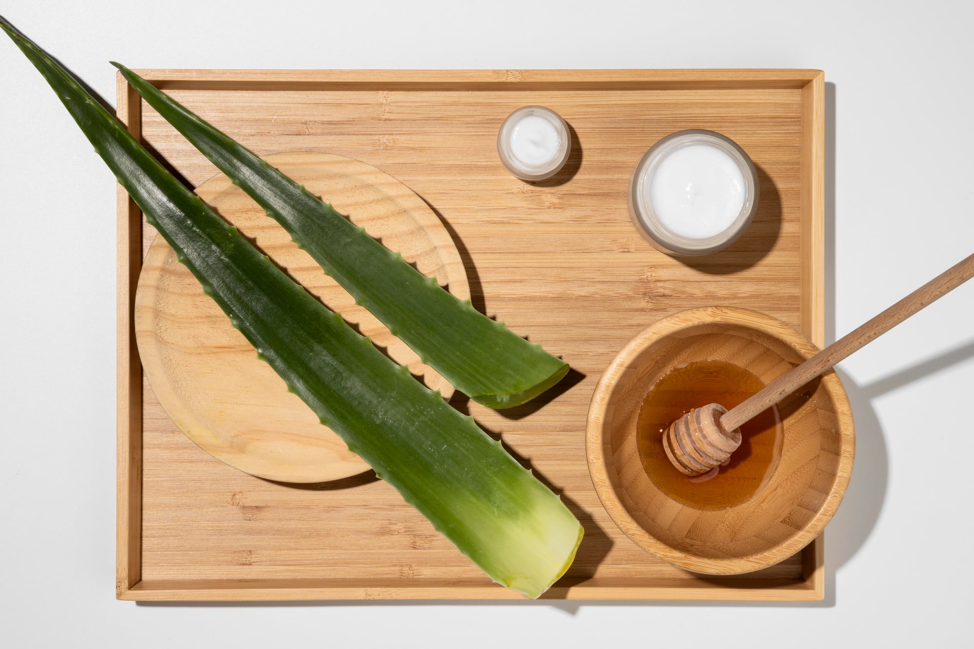 Aloe vera na drevenej doske