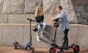 Elektrokolobežka Sencor Scooter S80 je ideálny dopravný prostriedok do mesta.