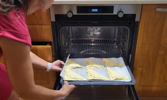 pizza taštičky na plechu v rúre