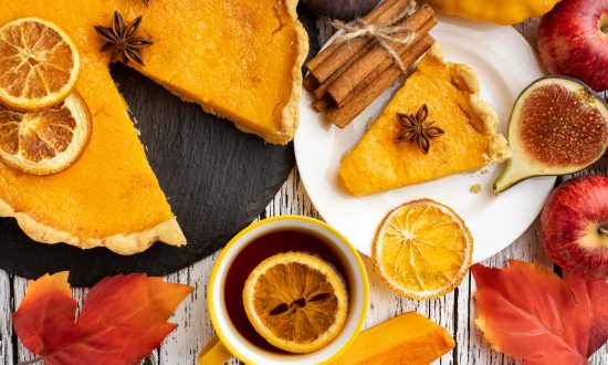 upečený a naservírovaný voňavý tekvicový cheesecake