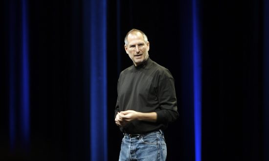celosvetovo úspešný americký podnikateľ Steve Jobs