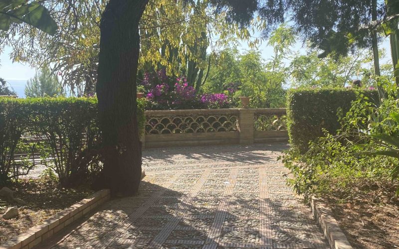 Villa Comunale di Taormina – nádherná záhrada s ešte krajšími výhľadmi. (Zdroj: Plnielanu.sk/Minako)